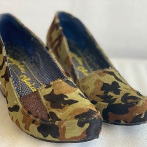 Irregular Choice Lucky Lipstick in Army Green, size 10